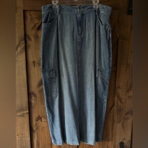 Cloth & Stone Edie Denim Skirt with Back Slit. NWT!!
